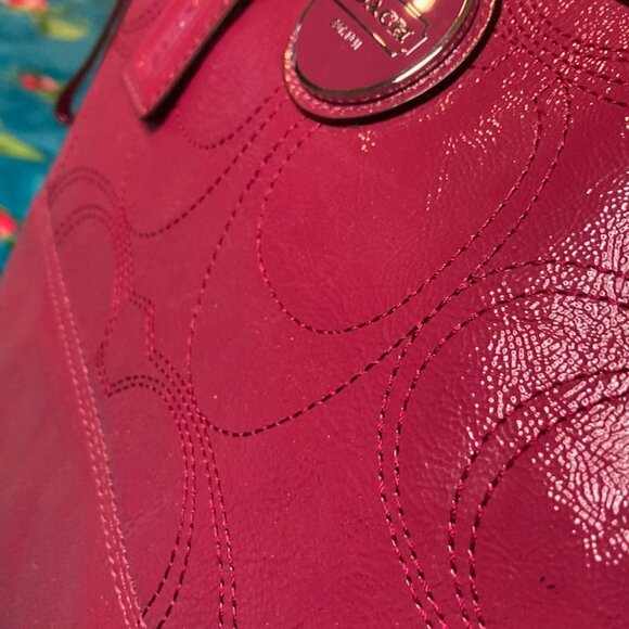 COACH Gallery Tote - Fuchsia Patent Leather - Picture 3 of 13